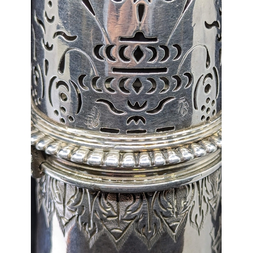 34 - AN EXTREMELY RARE WILLIAM  III, IRISH SILVER SUGAR CASTER DUBLIN 1699. Half reeded tapering form wit... 