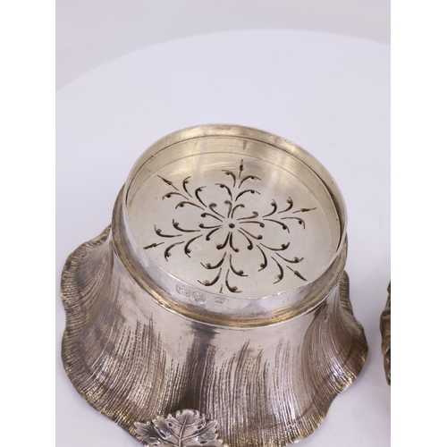 93 - A SILVER WINE FUNNEL fitted with detachable strainer, London 1838 by Charles Fox approx. 201 grams a... 