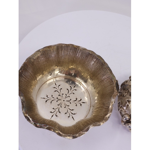 93 - A SILVER WINE FUNNEL fitted with detachable strainer, London 1838 by Charles Fox approx. 201 grams a... 