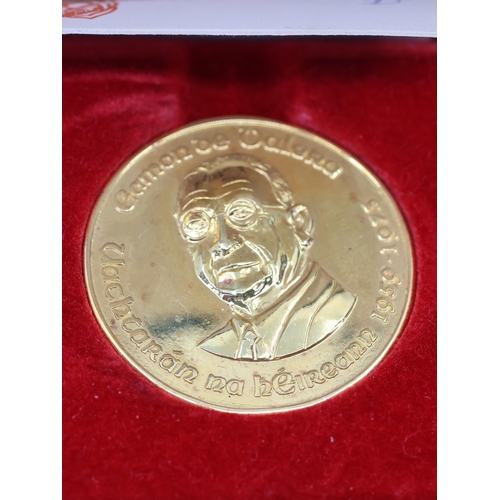 495 - An 18ct gold Eamon De Valera medallion approx. 35.6 grams  in box