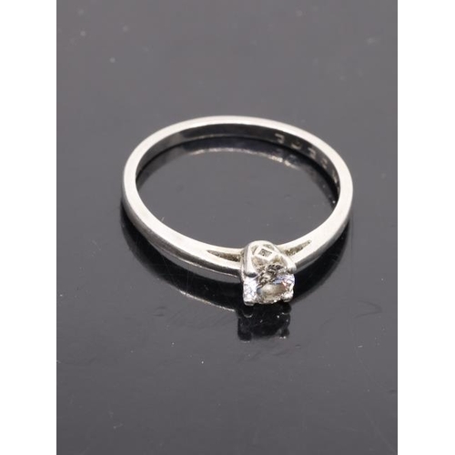 32 - A diamond solitaire ring, with an IGI cert which states the diamond is 0.33cts E colour Si1  finger ... 