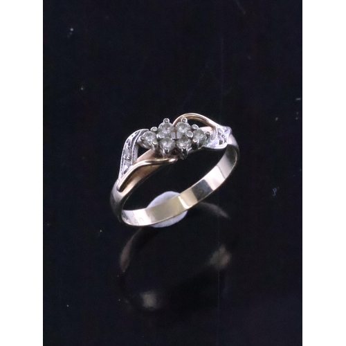 129 - A diamond set gold ring finger size M