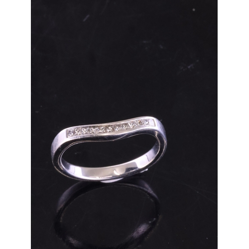 42 - A diamond set half eternity ring set in platinum approx. 4 grams finger size L