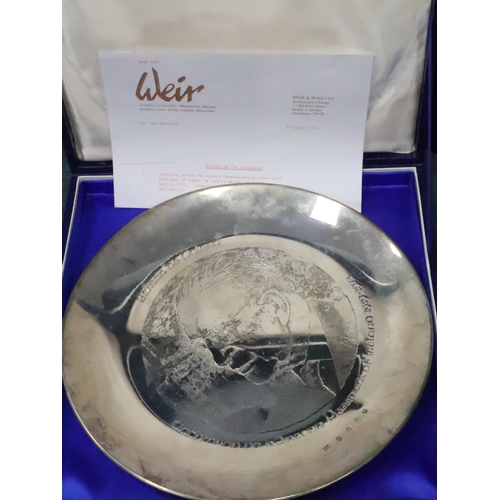 292 - An Irish silver Eamon De Valera plate Dublin 1973 in box approx. 548 grams, with a copy of an invoic... 