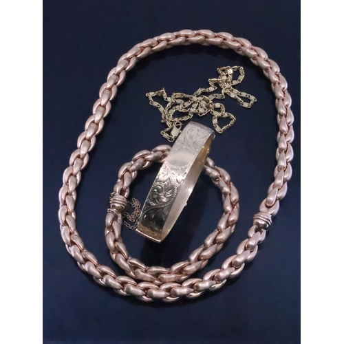 93 - A collection of jewellery