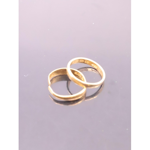 50 - An 18ct gold ring (approx. 3 grams) and a 22ct ring (approx. 2.7 grams)