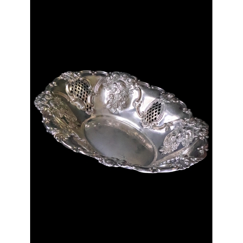 285 - A silver fruit basket approx. 348 grams Birmingham 1909 12 inches long by nearly 9 inches wide