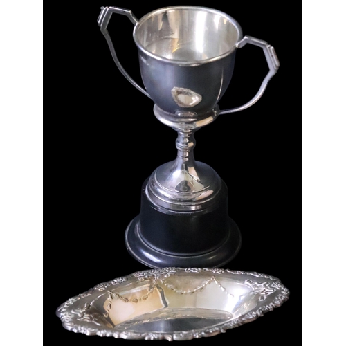 289 - A silver dish London 2000 and a silver cup Birm 1947, total weight approx. 152.9 grams