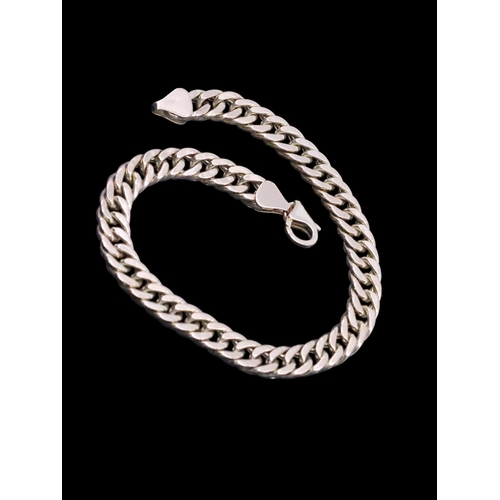 153 - An 18ct gold curb bracelet, length approx. 8 inches, total weight approx.10.2g