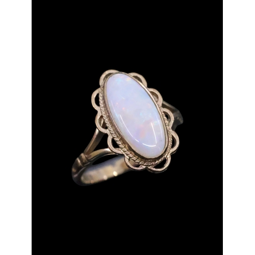 188 - A gem set gold ring approx. 3.3 grams finger size O