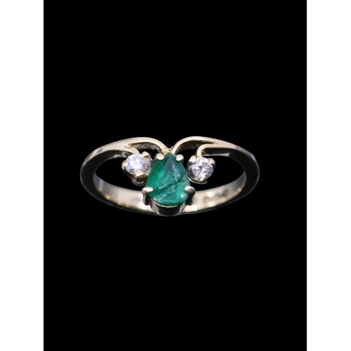 54 - An emerald and diamond cluster ring finger size P approx. 3.9 grams (emerald slightly damaged)