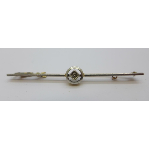 1061 - A 15ct gold and diamond brooch, 3.2g