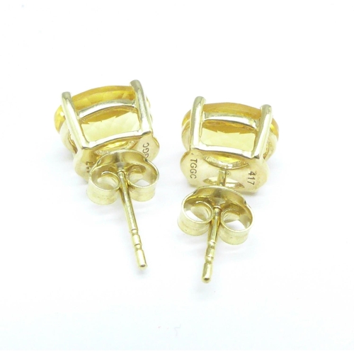 1062 - A pair of 9ct gold and citrine earrings, 2.2g