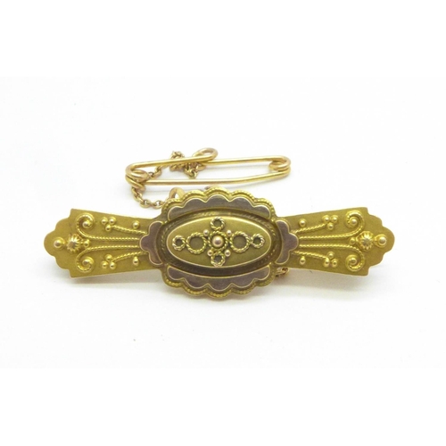 1074 - A 9ct gold brooch, 2.4g