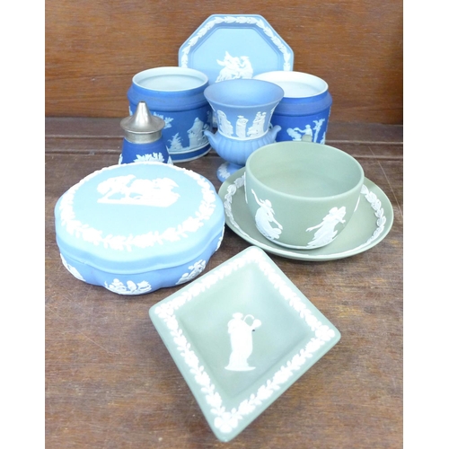 674 - Nine items of Wedgwood Jasperware