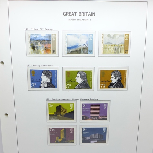 677 - Stamps: Great Britain; commemoratives, all unmounted mint, years 1971 to 1982 Christmas, complete fo... 