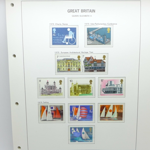 677 - Stamps: Great Britain; commemoratives, all unmounted mint, years 1971 to 1982 Christmas, complete fo... 