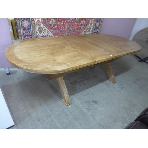 1403 - An oak extending dining table