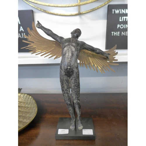 1864 - A male figure of an angel (00637)   #