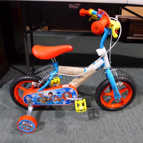 3481 - Child's Paw Patrol bike with stabilisers