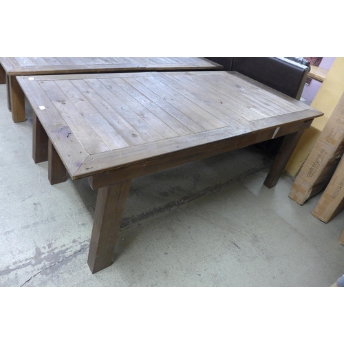 1399 - A rustic timber dining table