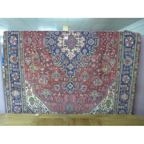 1405 - A Persian Tabriz carpet - traditional medallion design