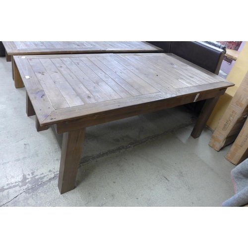 1401 - A rustic timber dining table