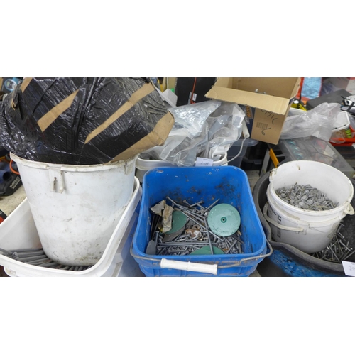 2088 - Large quantity of roofing panel fixings - various