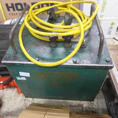 2093 - Oxford 240v welder - W