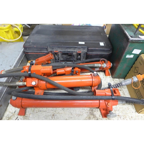 2096 - 4 Hydraulic Bodydozer pumps