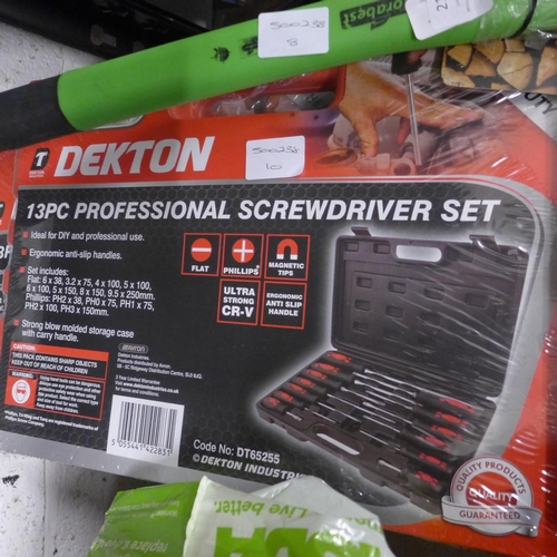 2131 - Dekton 13 piece professional screwdriver set - heavy duty - in case - unused