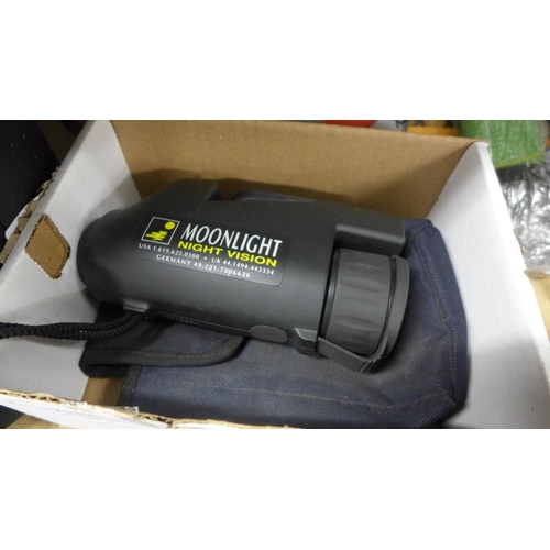 2133 - Moonlight night vision spotter scope in case - boxed