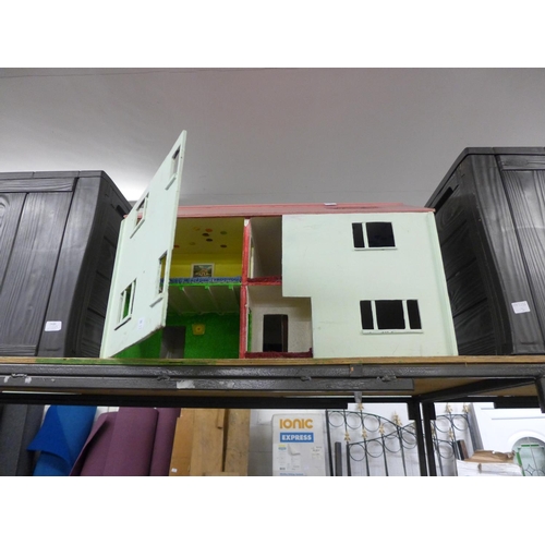 2405 - Dolls house