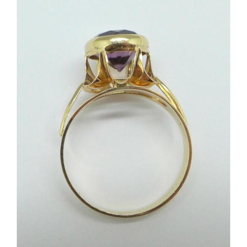 1029 - A 14ct gold and amethyst ring, 2.7g, O