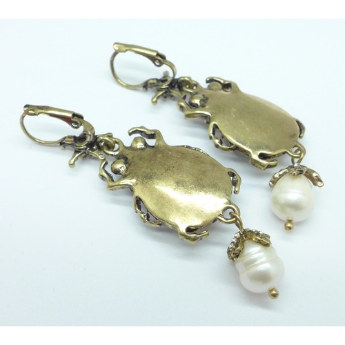 1032 - A pair of scarab beetle earrings