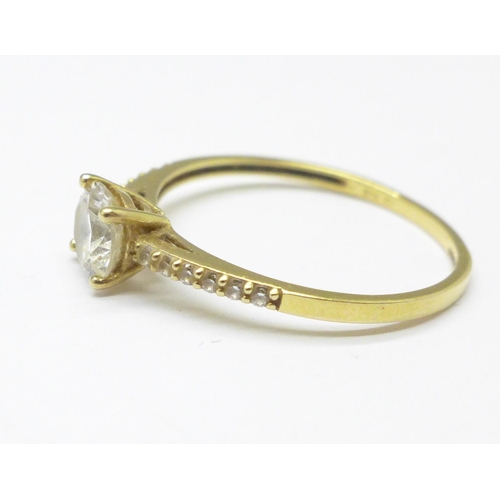 1047 - A 9ct gold, white stone set ring, 1.6g, T