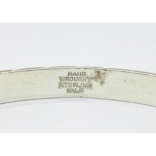 1059 - A silver bangle, Kalo of Chicago, 31g