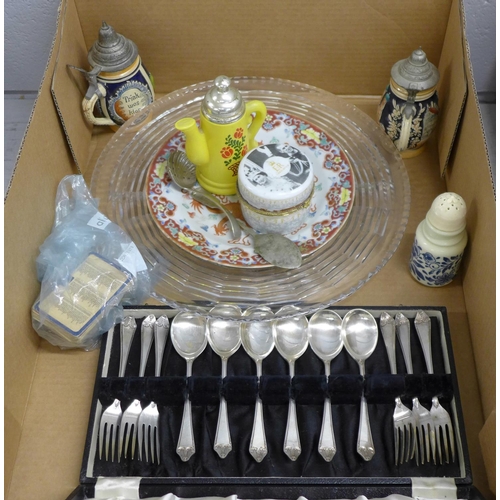 1115 - Assorted china, glass bowl, cased cutlery, collectors cards, etc. **PLEASE NOTE THIS LOT IS NOT ELIG... 