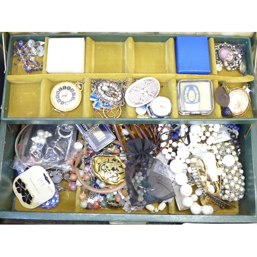 730 - A case of vintage and other costume jewellery, cufflinks, etc.