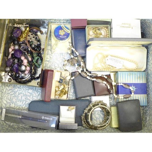 730 - A case of vintage and other costume jewellery, cufflinks, etc.