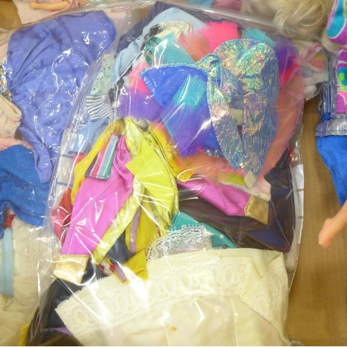 747 - A box of 1980's Barbie dolls with clothes and accessories