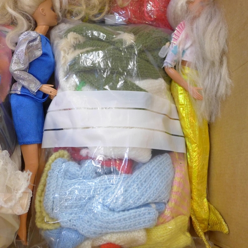 747 - A box of 1980's Barbie dolls with clothes and accessories