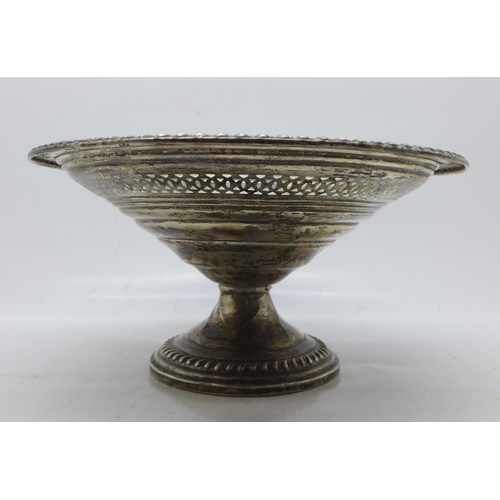 806 - A sterling sweetmeat dish, weighted, 16cm