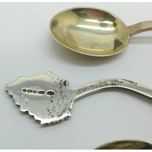 817 - Five silver spoons including one continental, 90g