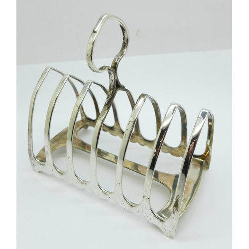 820 - A silver toast rack, 110g