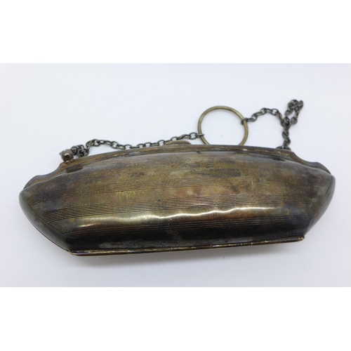 828 - A silver purse, Birmingham 1915, a/f, dented