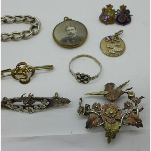 842 - A 9ct gold brooch, picture locket and two chains, a/f, and other jewellery including silver, some a/... 