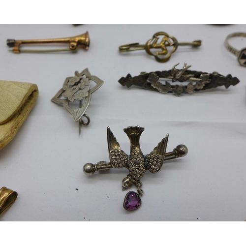 842 - A 9ct gold brooch, picture locket and two chains, a/f, and other jewellery including silver, some a/... 