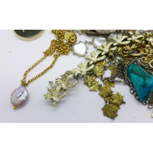 855 - Vintage jewellery