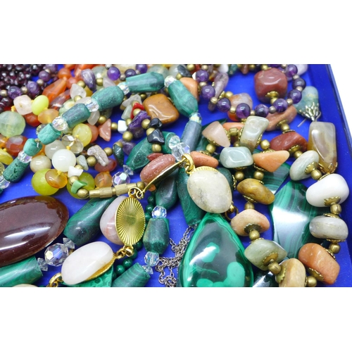 877 - Gemstone bead jewellery, including malachite, goldstone, agate, etc.